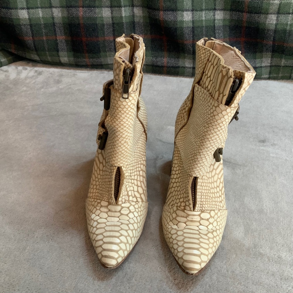 Freebird Joey Snakeskin Leather Buckle Ankle Boots Cream Tan Size 9 - Picture 2 of 9